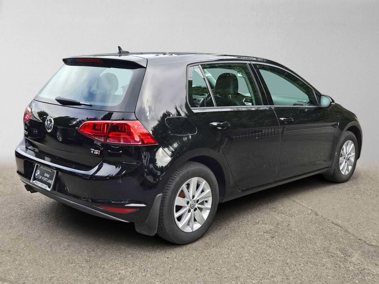 Used 2015 Volkswagen Golf S FWD image 3