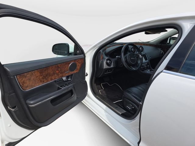 Used 2013 Jaguar XJ AWD image 17
