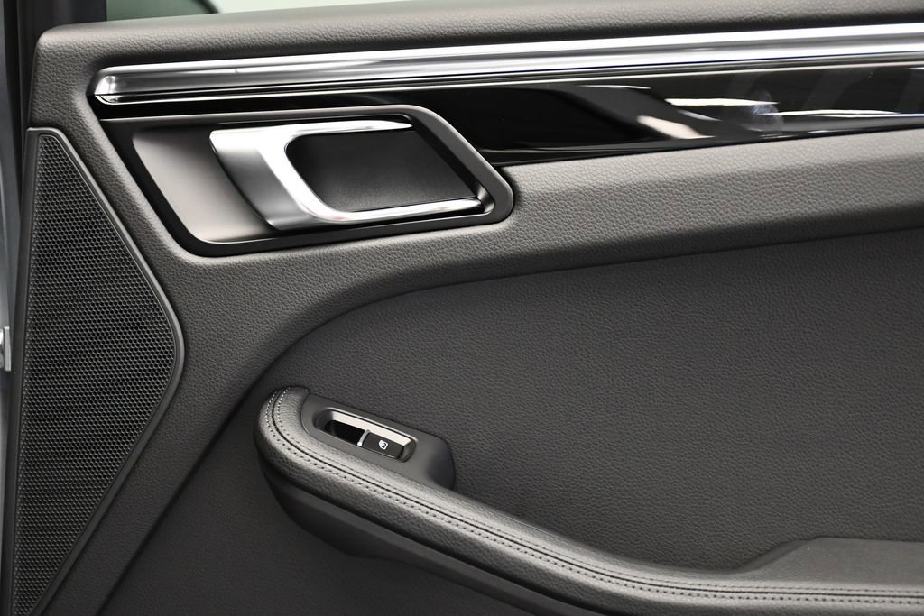 Certified 2026 Porsche Macan image 52
