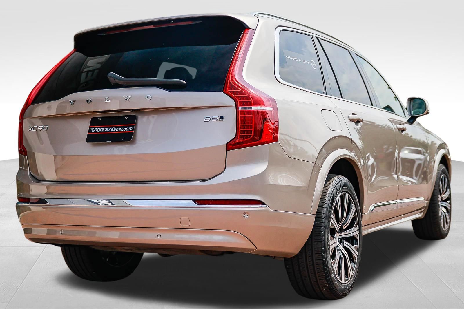 Used 2024 Volvo XC90 B5 Core w/ Protection Package Premier image 8