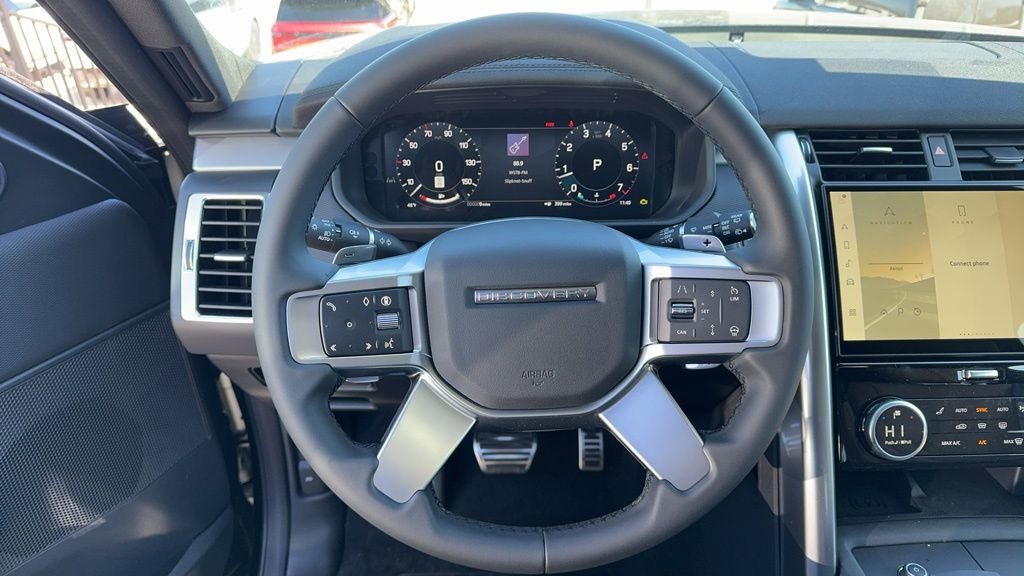 Used 2024 Land Rover Discovery Dynamic SE image 12