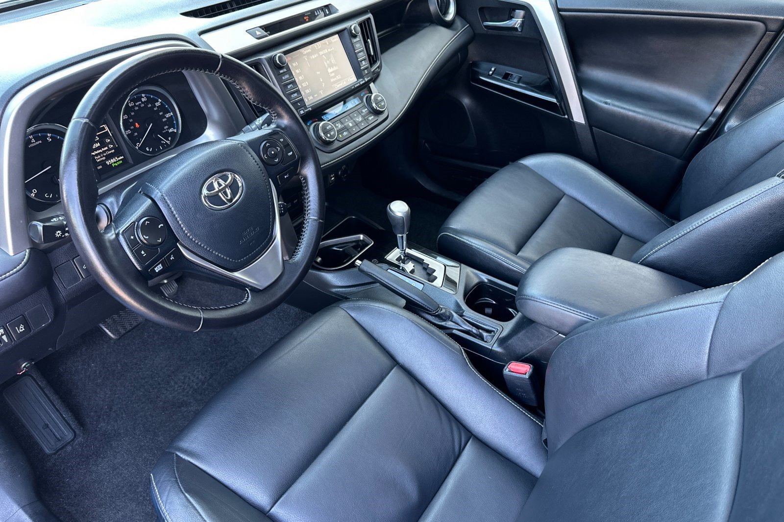 Used 2017 Toyota RAV4 Limited w/ Advanced Technology Package FWD image 4