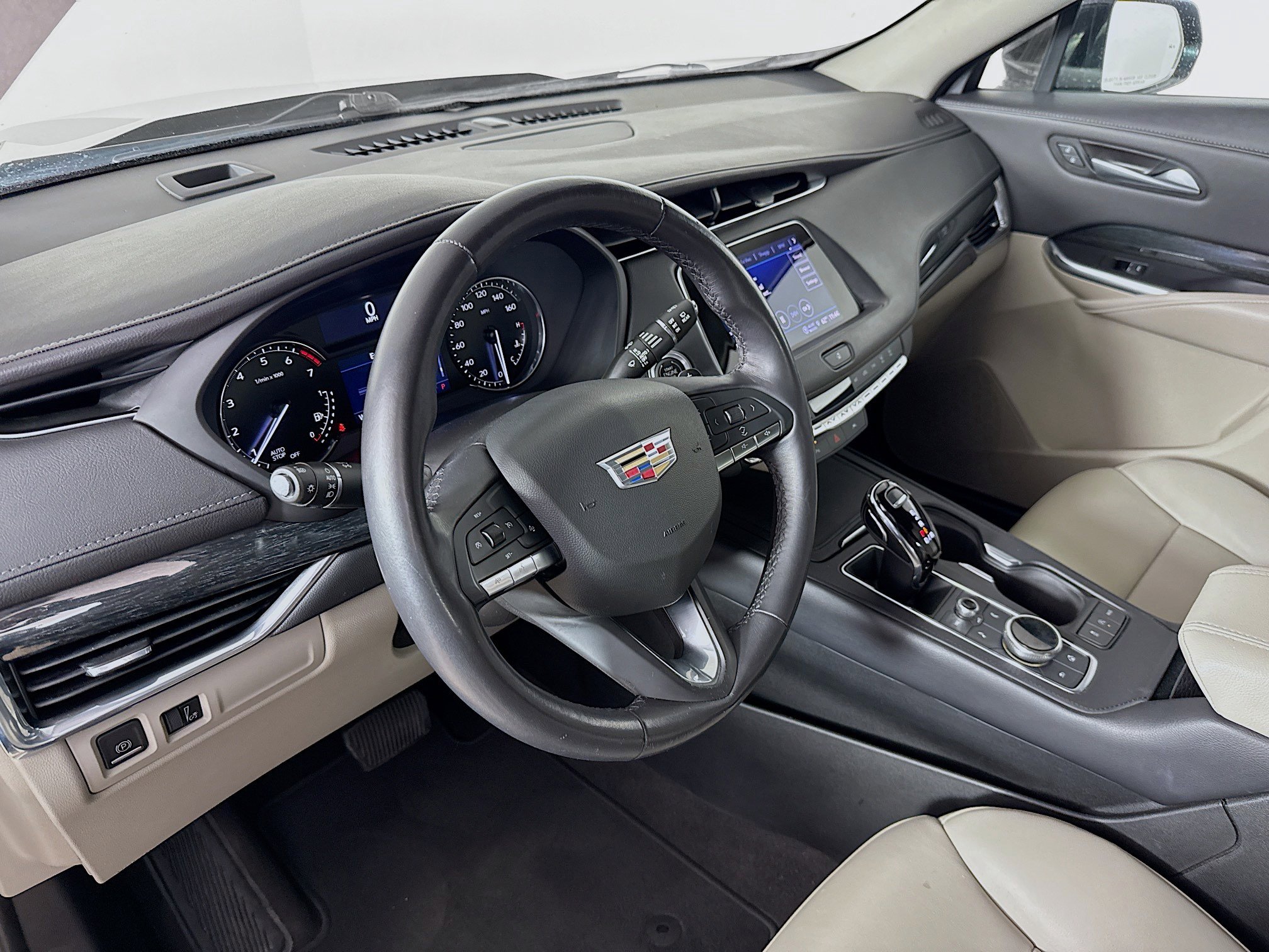 Used 2023 Cadillac XT4 Premium Luxury image 8