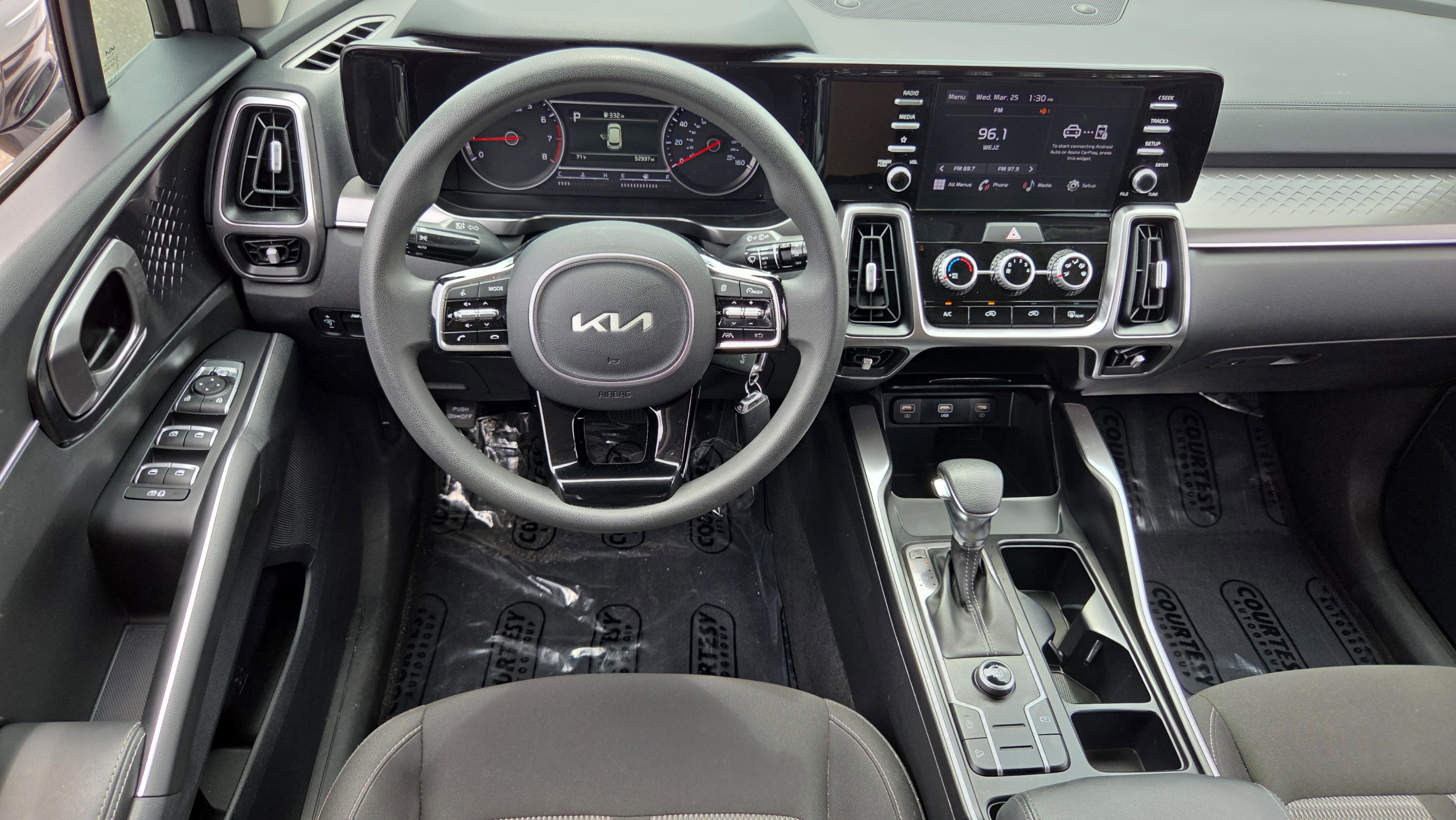 Used 2023 Kia Sorento LX image 33