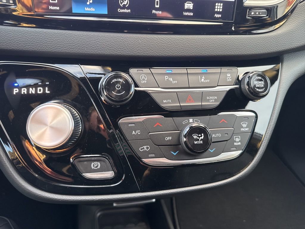 New 2026 Chrysler Voyager LX FWD image 27
