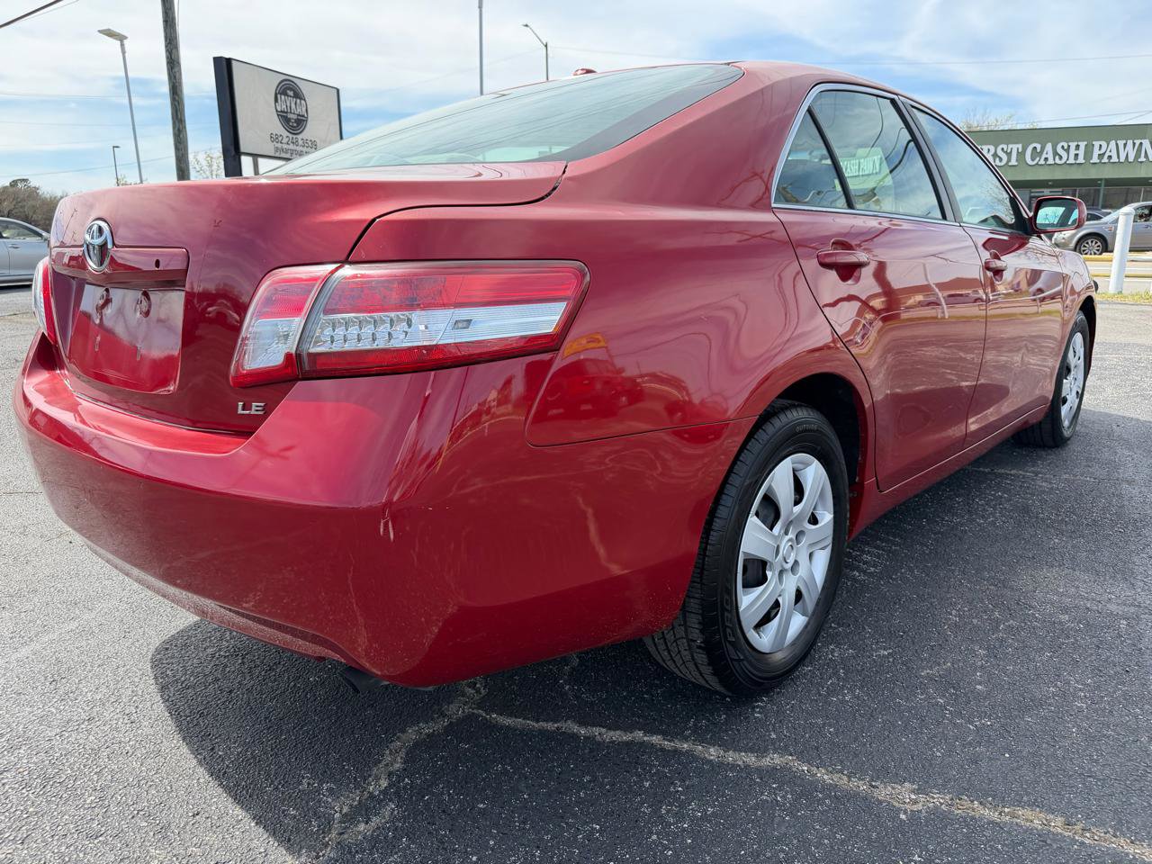 Used 2010 Toyota Camry LE image 5