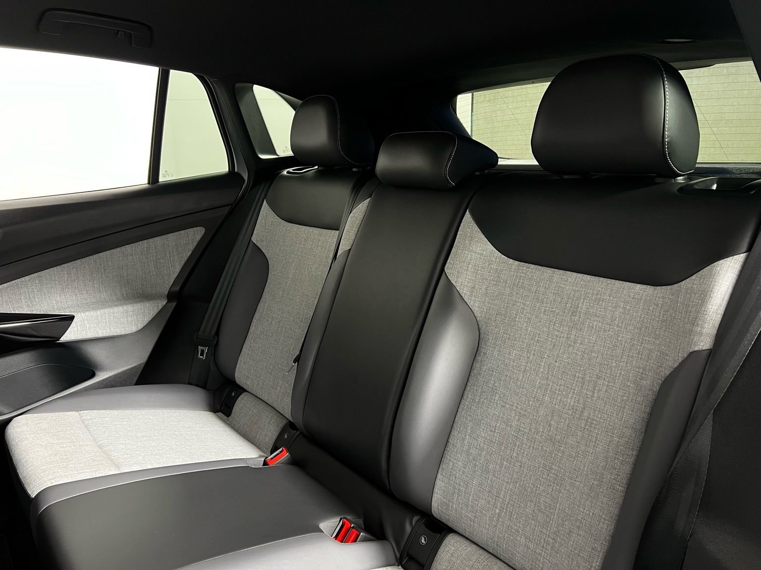 Used 2025 Volkswagen ID.4 Pro image 21