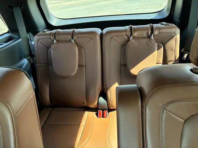 Used 2023 Lincoln Aviator Reserve w/ Equipment Group 201A image 16