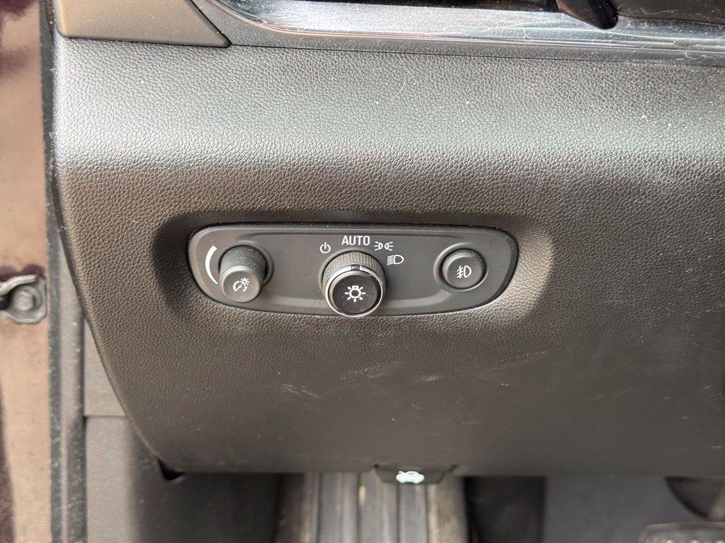 Used 2020 Chevrolet Traverse LT FWD image 18