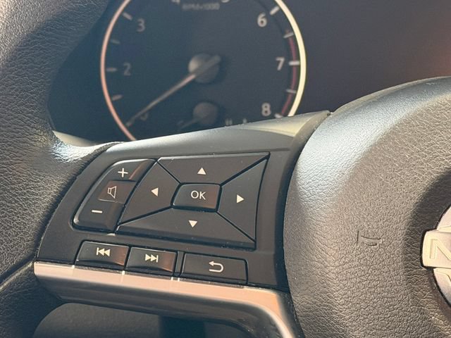 Used 2025 Nissan Altima 2.5 SV FWD image 13