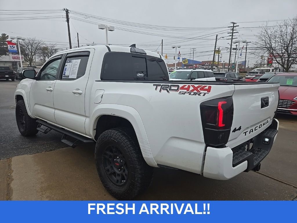 Used 2017 Toyota Tacoma TRD Sport image 5