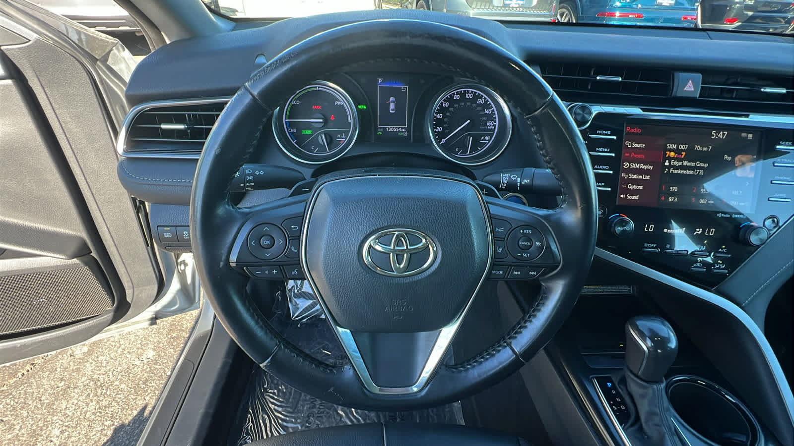Used 2020 Toyota Camry SE w/ Sunroof Package FWD image 18