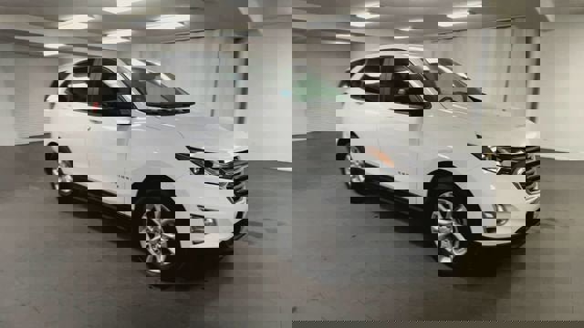 Used 2021 Chevrolet Equinox LS w/ LS Convenience Package image 2