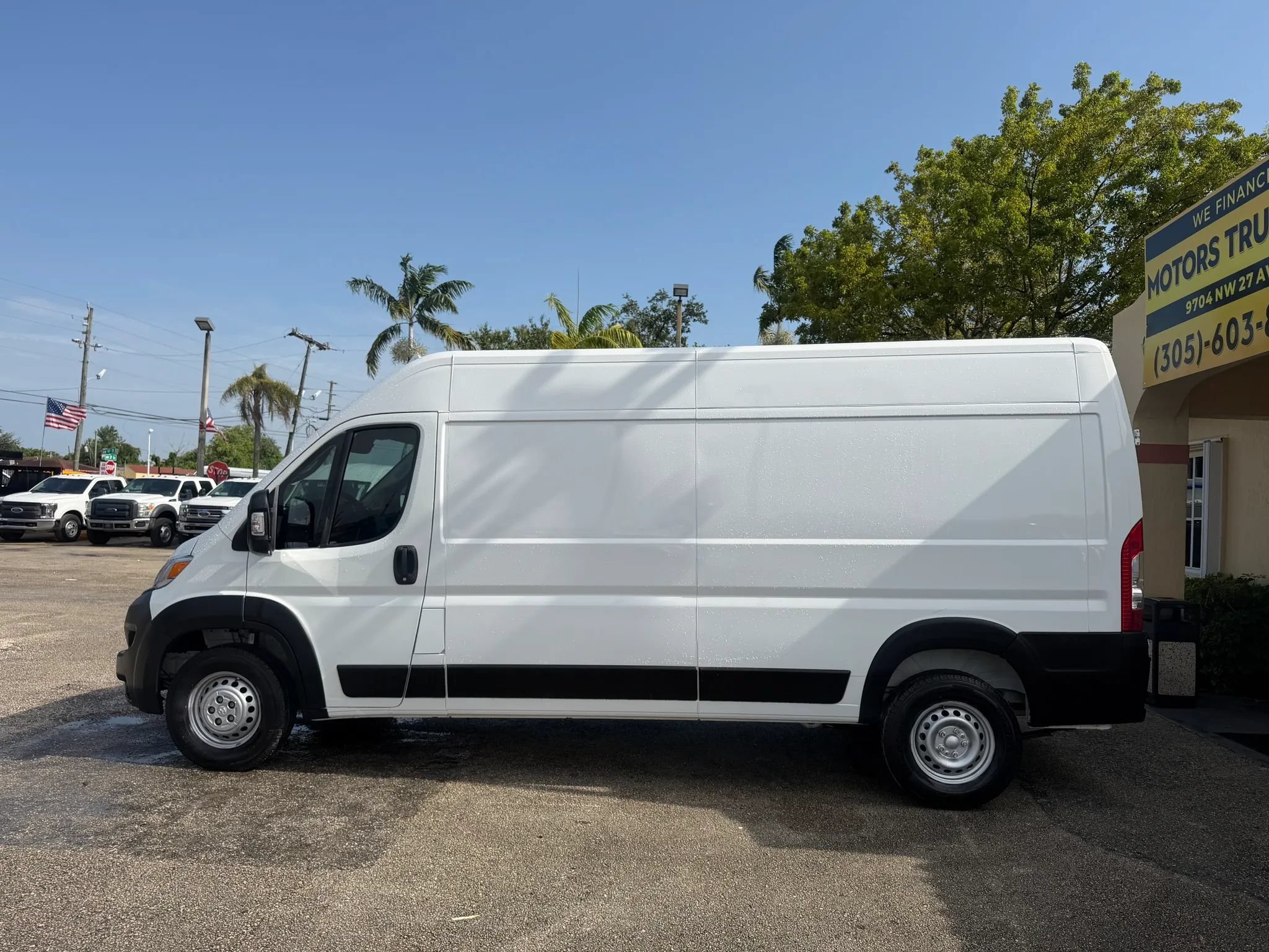 Used 2025 RAM ProMaster 2500 w/ Convenience Group FWD image 2
