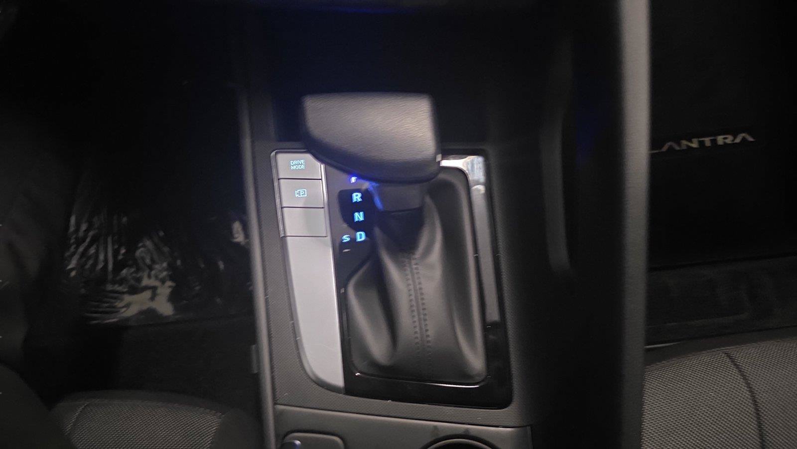 Used 2026 Hyundai Elantra SE FWD image 13