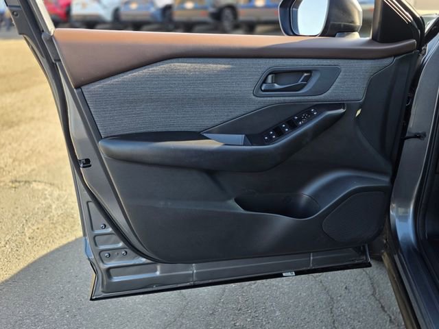 Used 2023 Nissan Rogue S image 18