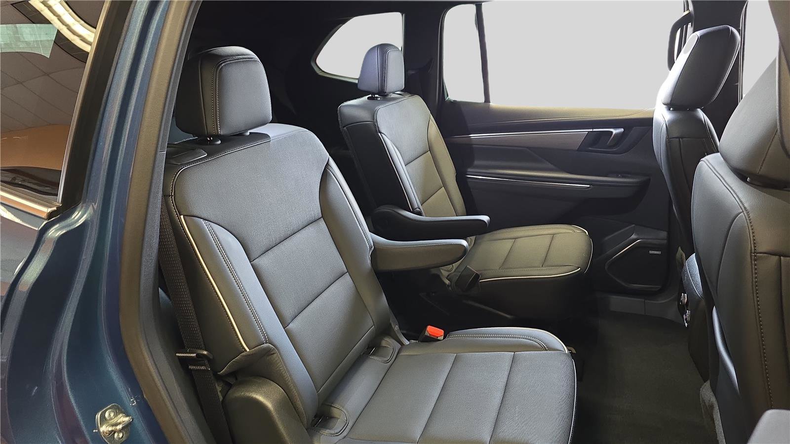 Used 2025 Buick Enclave Preferred image 17