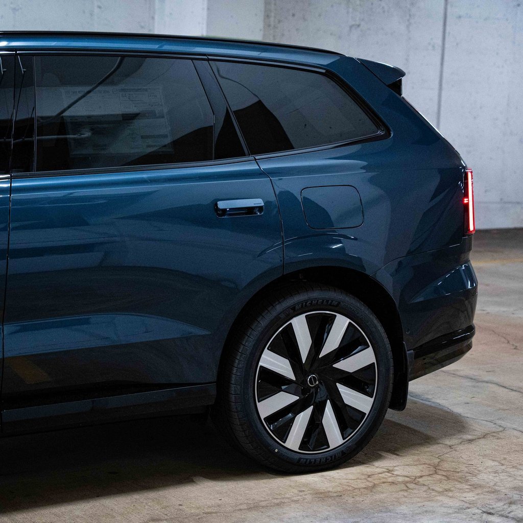 New 2025 Volvo EX90 Ultra image 4