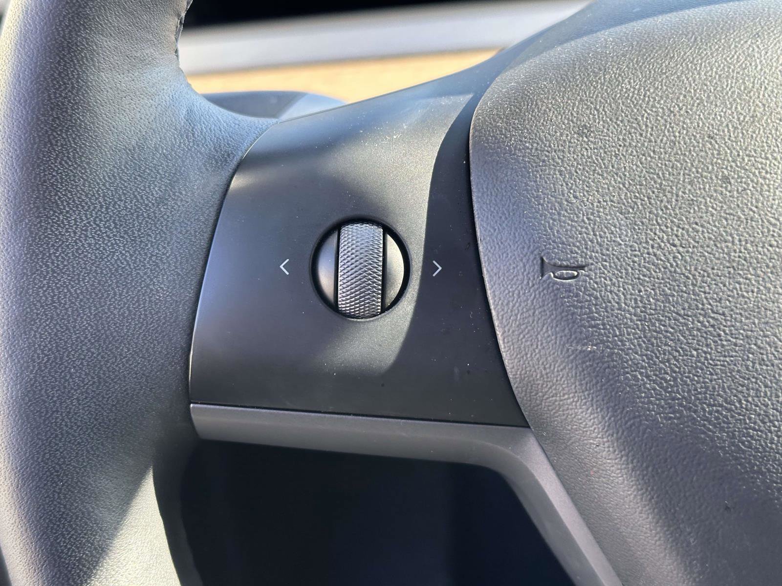 Used 2022 Tesla Model Y Long Range AWD/4WD image 23