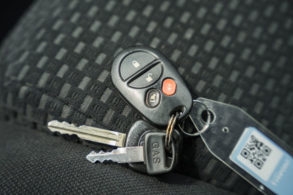 Used 2010 Toyota Tundra 4x4 CrewMax image 52