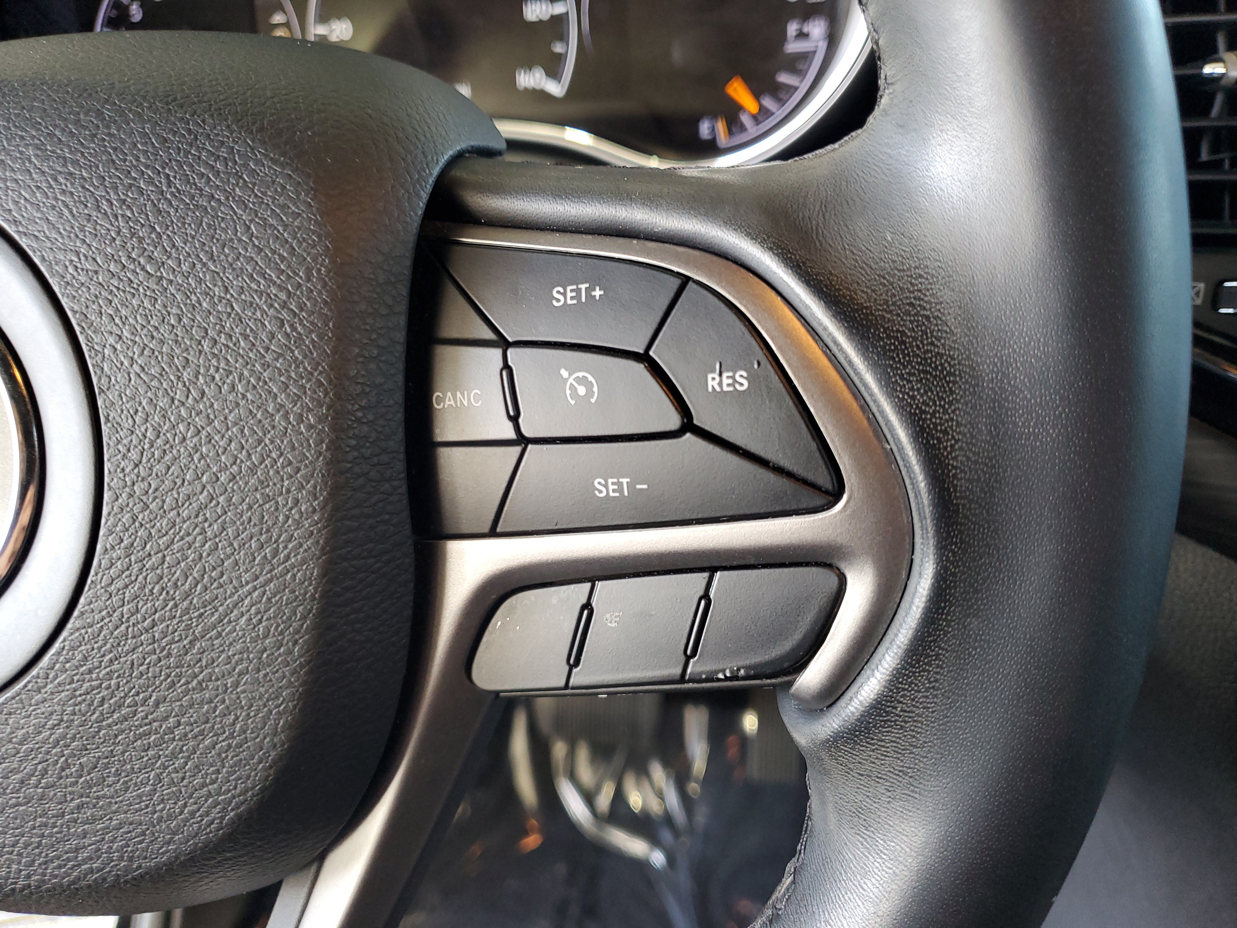Certified 2022 Jeep Grand Cherokee Laredo E AWD/4WD image 25