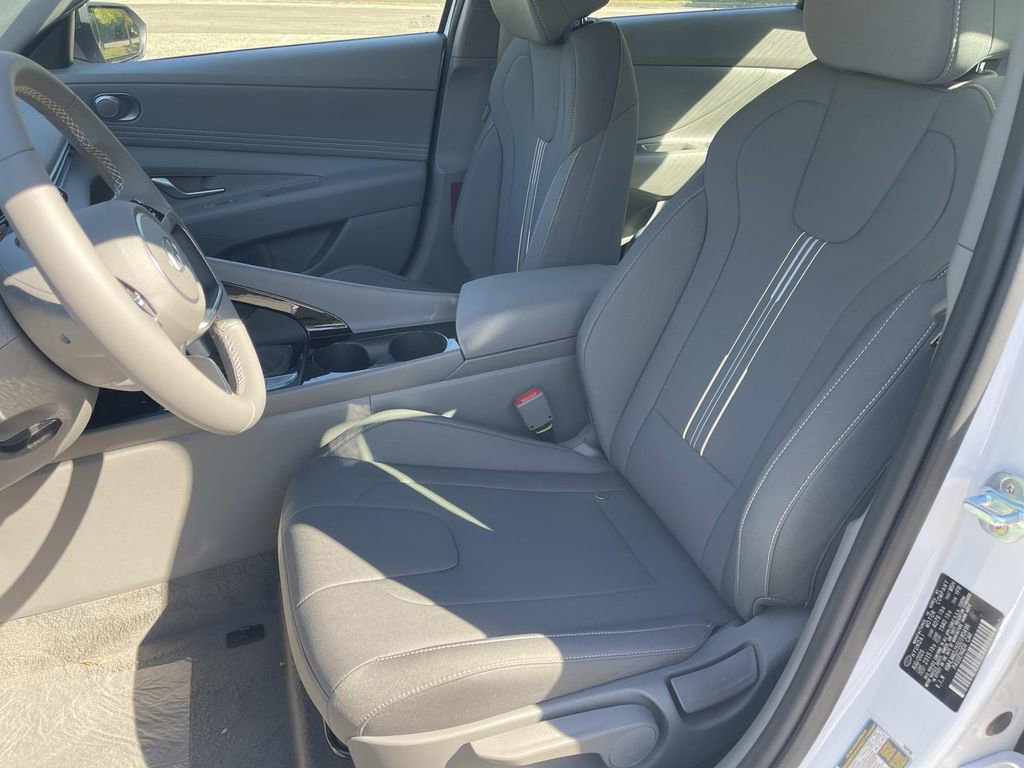 New 2025 Hyundai Elantra SEL image 19