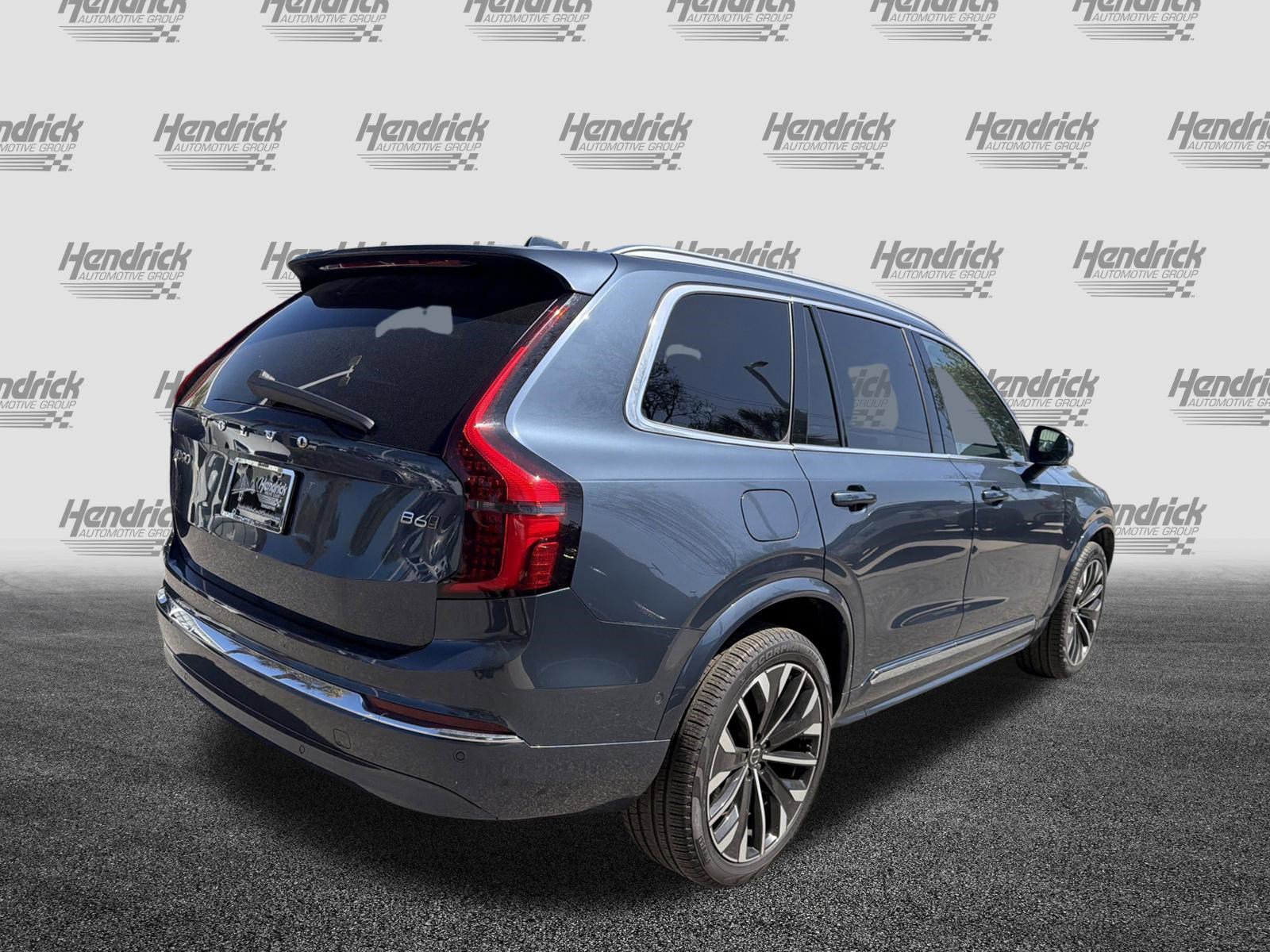Used 2025 Volvo XC90 B6 Plus image 10
