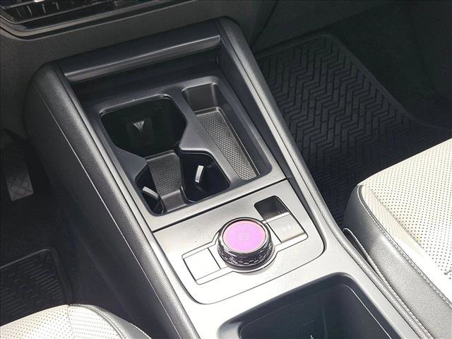 Used 2025 Volkswagen Tiguan SE FWD image 19