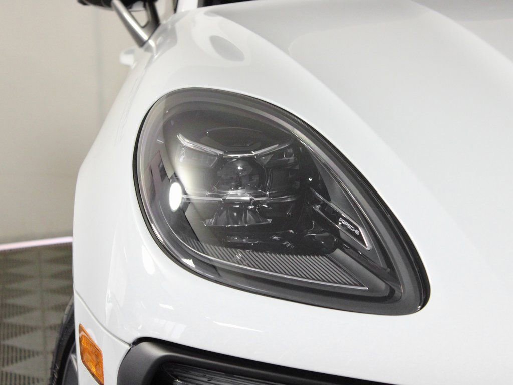 Certified 2026 Porsche Macan Turbo AWD/4WD image 11