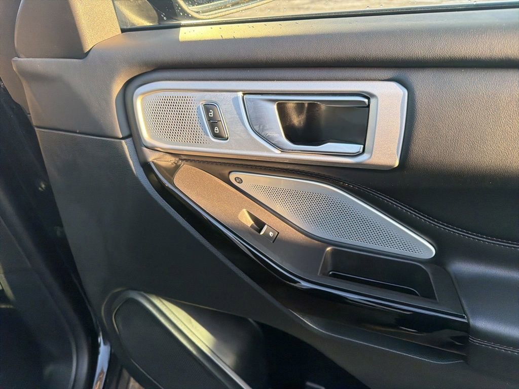 Certified 2023 Ford Explorer Platinum w/ Technology Package image 30