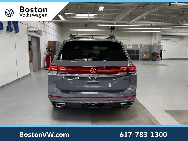 Used 2025 Volkswagen Atlas SEL Premium R-Line image 3
