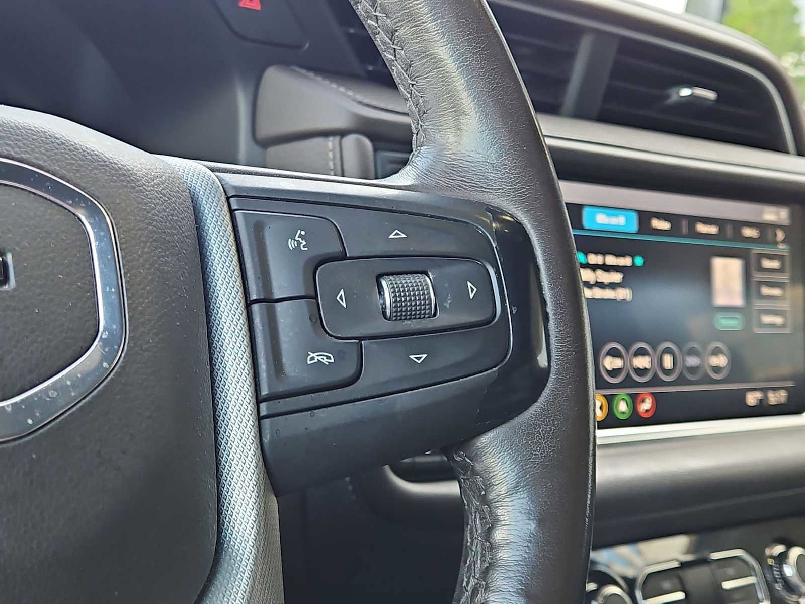 Used 2021 GMC Yukon XL Denali w/ Denali Premium Package image 27