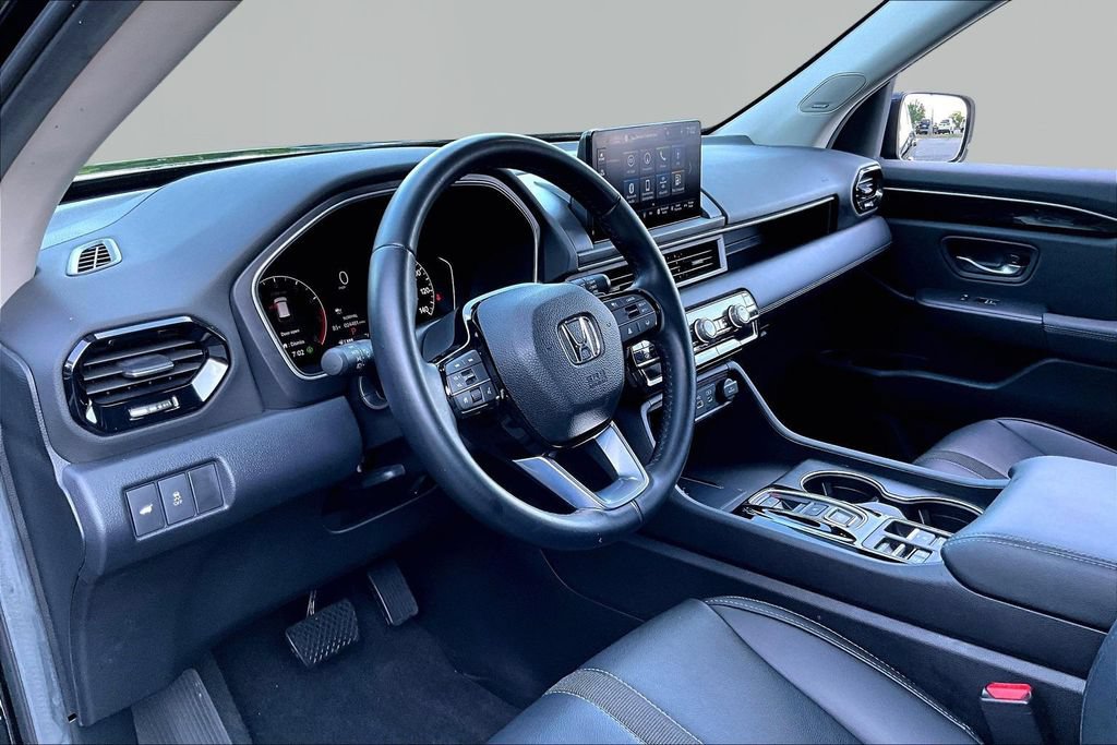 Certified 2025 Honda Pilot Touring image 12