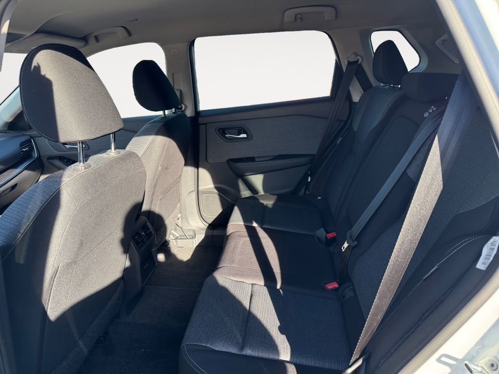 Used 2023 Nissan Rogue SV image 13