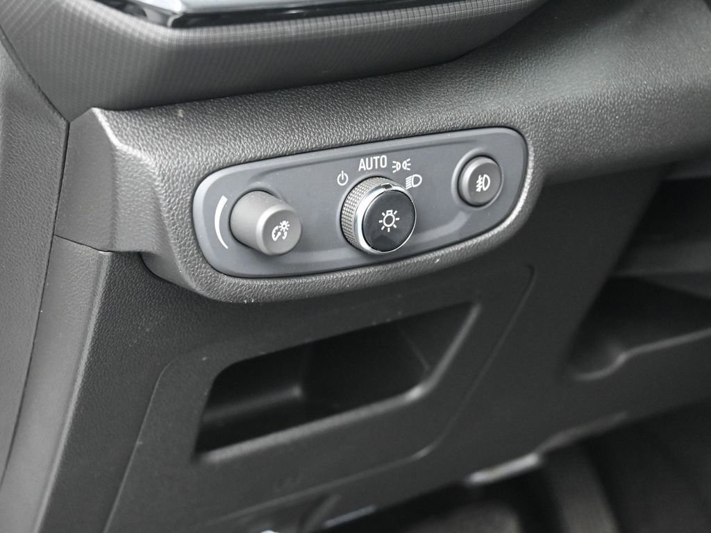 Used 2022 Chevrolet TrailBlazer LT w/ Driver Confidence Package image 14