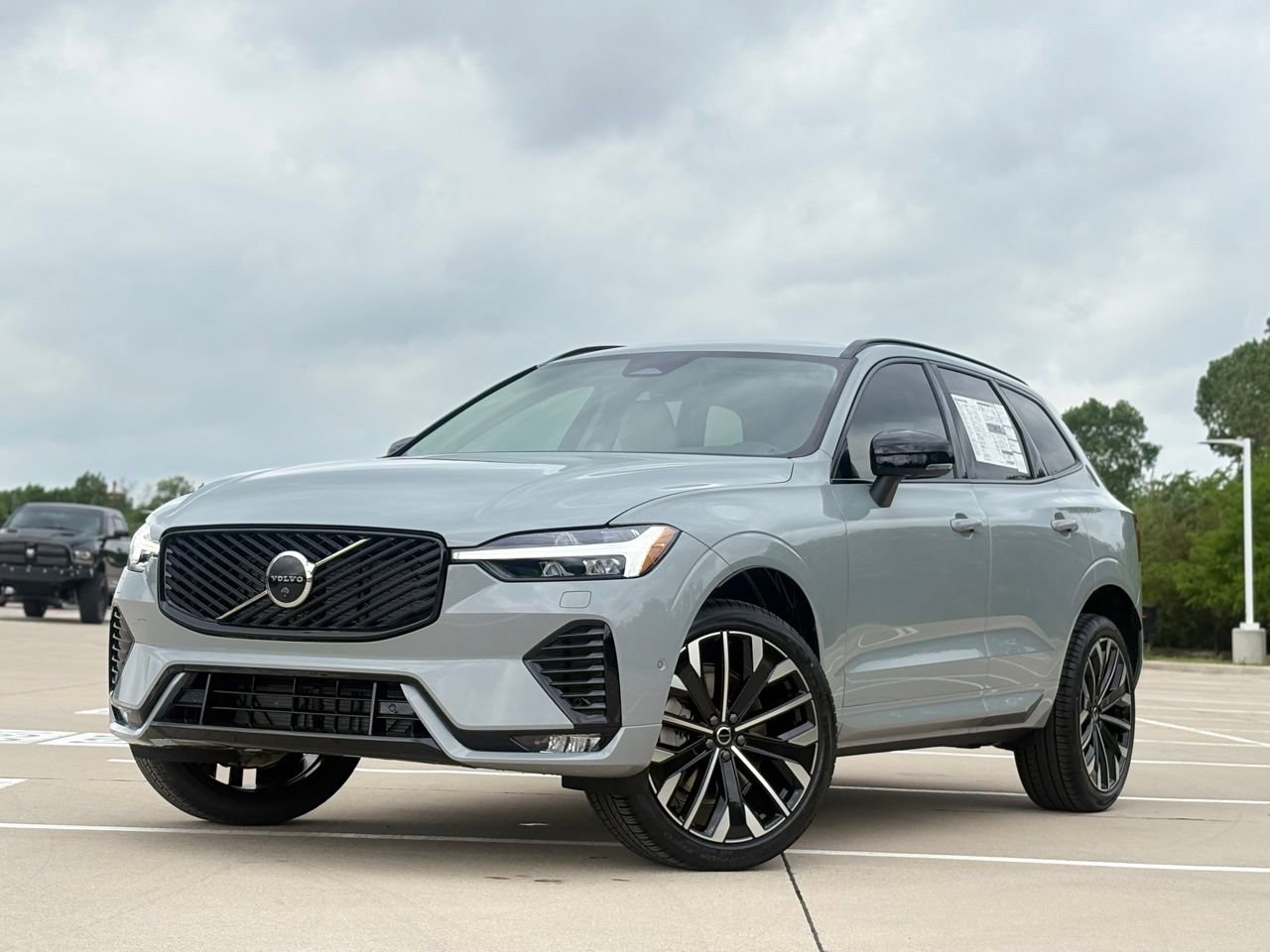 New 2026 Volvo XC60 B5 Ultra w/ Protection Package Premier video 2