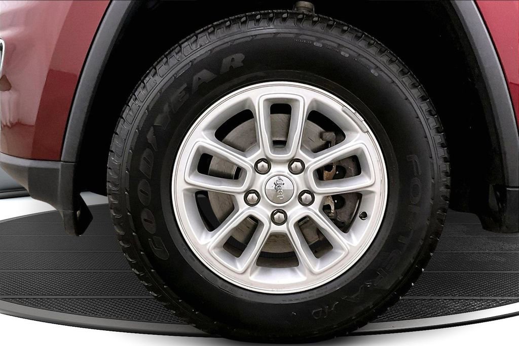 Used 2020 Jeep Grand Cherokee Laredo AWD/4WD image 33