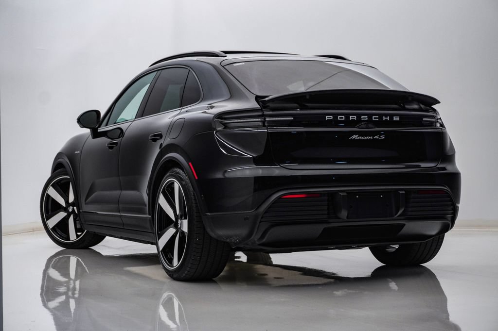 Certified 2025 Porsche Macan 4S Electric AWD/4WD image 3