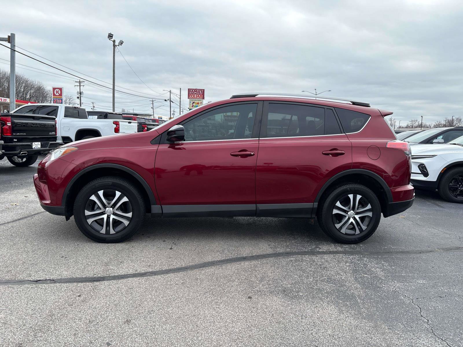 Used 2018 Toyota RAV4 LE image 2