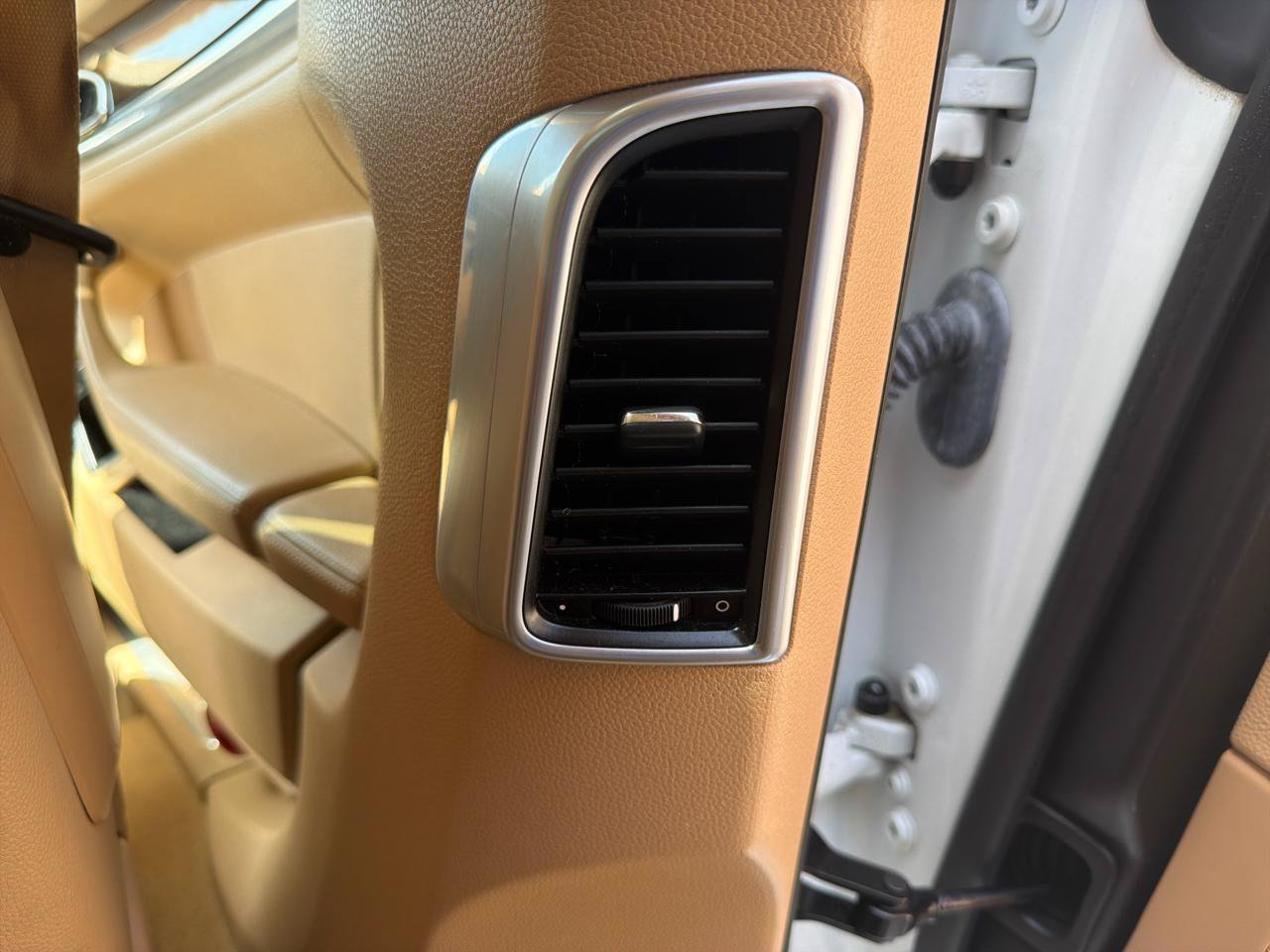 Used 2015 Porsche Panamera 4 AWD/4WD image 31