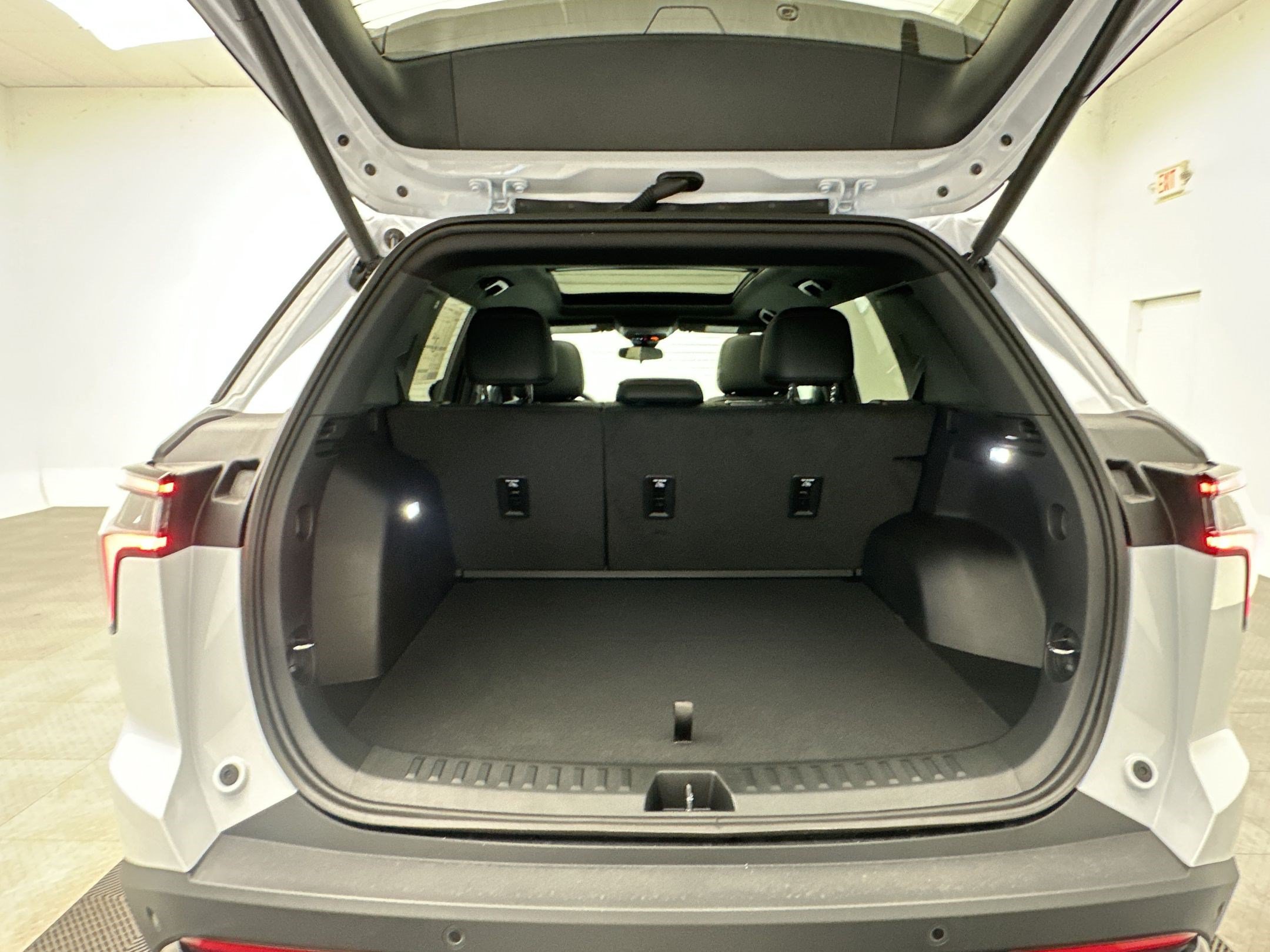 New 2027 Chevrolet Equinox RS w/ LPO, Floor Liner Package AWD/4WD image 25