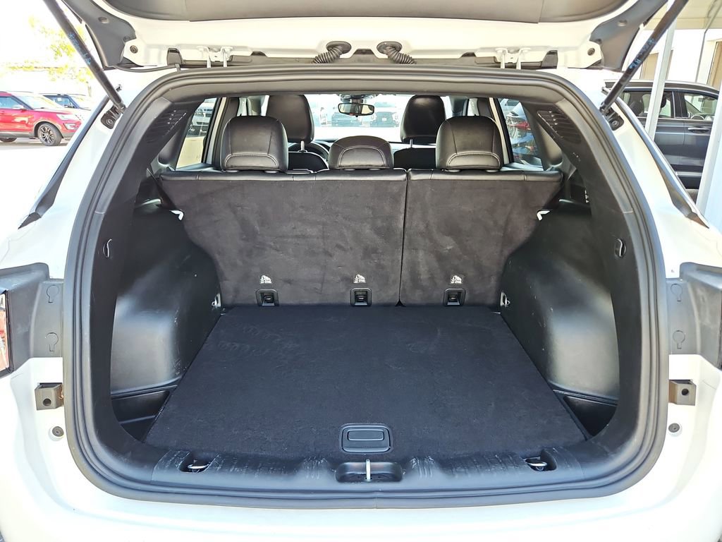 Used 2024 Jeep Compass Latitude image 28