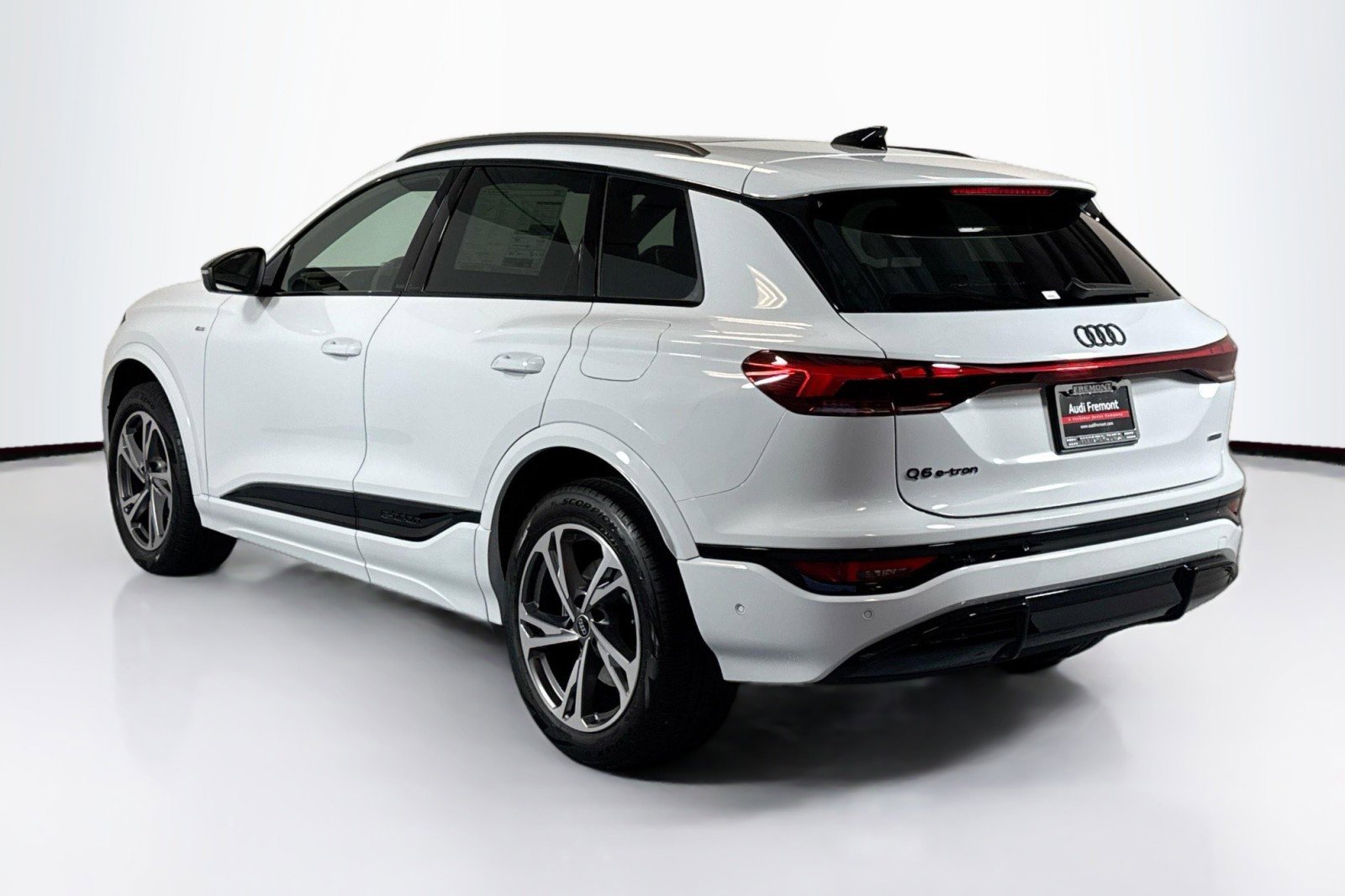 New 2027 Audi Q6 e-tron Premium Plus image 7