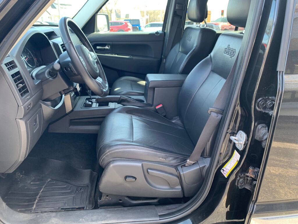 Used 2012 Jeep Liberty Sport image 12