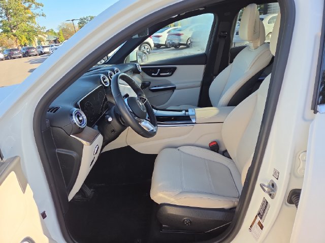 Used 2023 Mercedes-Benz GLC 300 4MATIC w/ Exclusive Trim Package image 21
