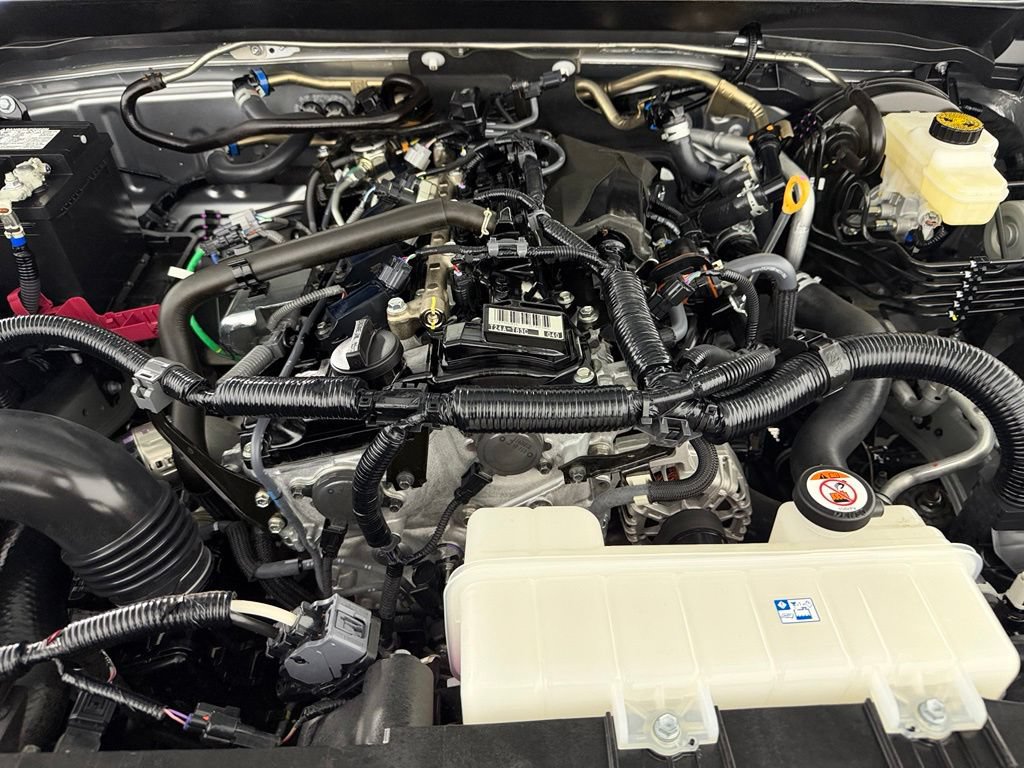 Used 2025 Toyota Tacoma SR5 AWD/4WD image 32