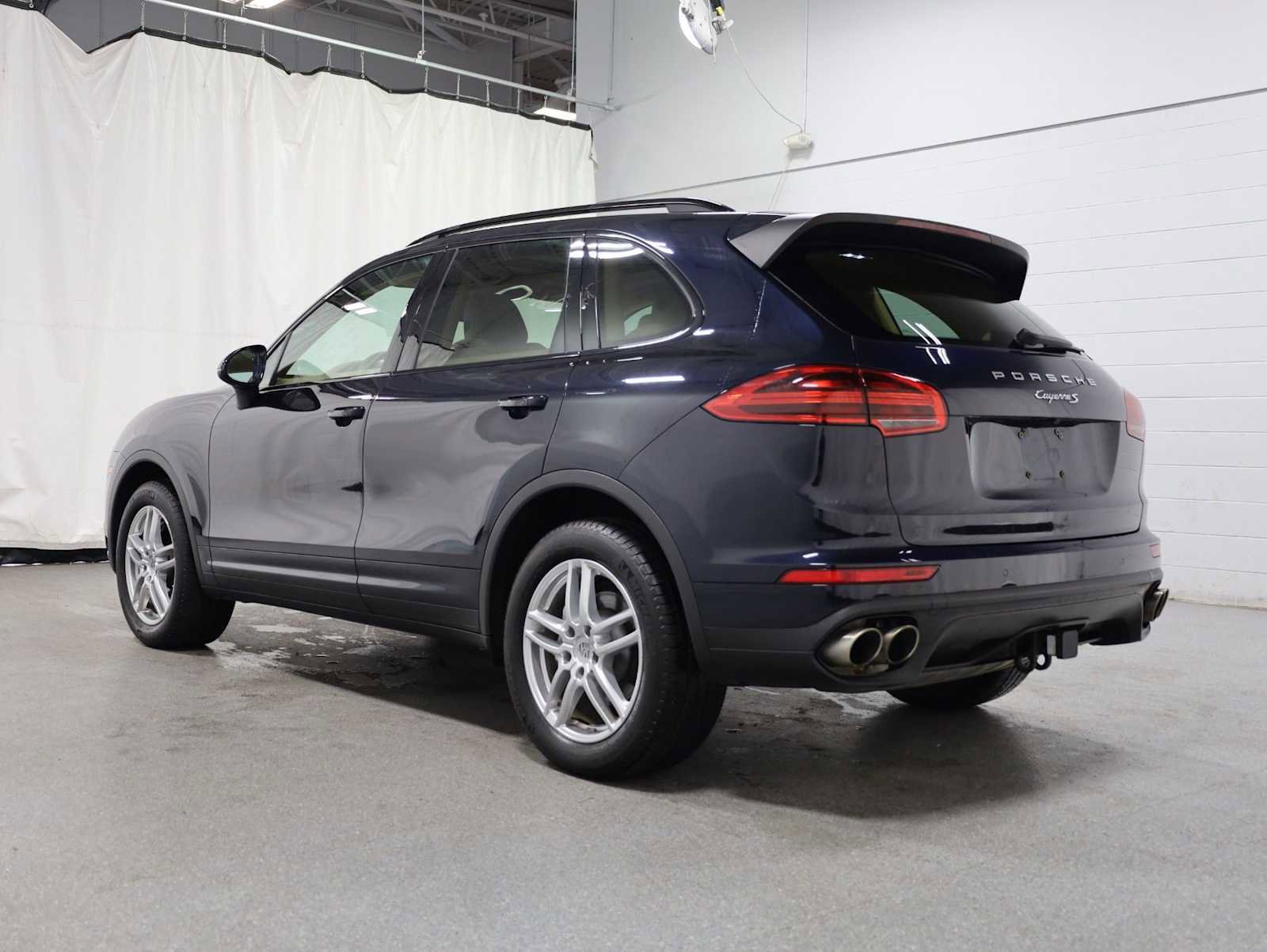 Used 2015 Porsche Cayenne S AWD/4WD image 3