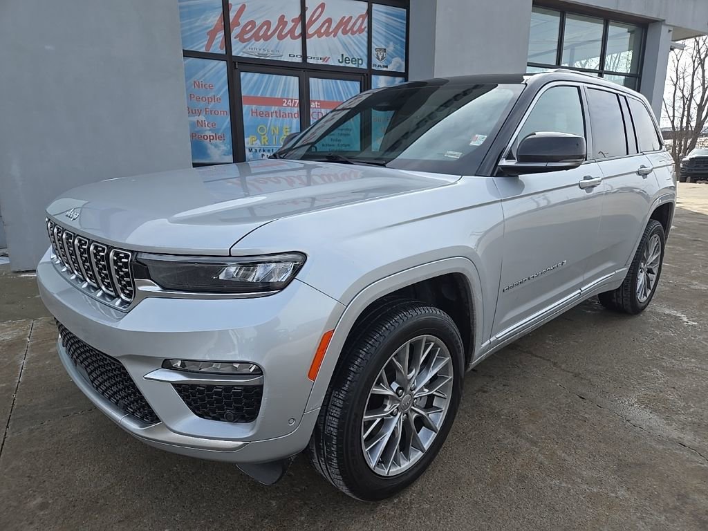 Used 2025 Jeep Grand Cherokee Summit image 2