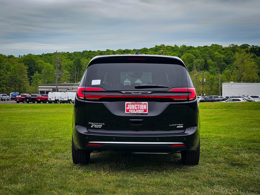New 2027 Chrysler Pacifica Limited AWD/4WD image 4