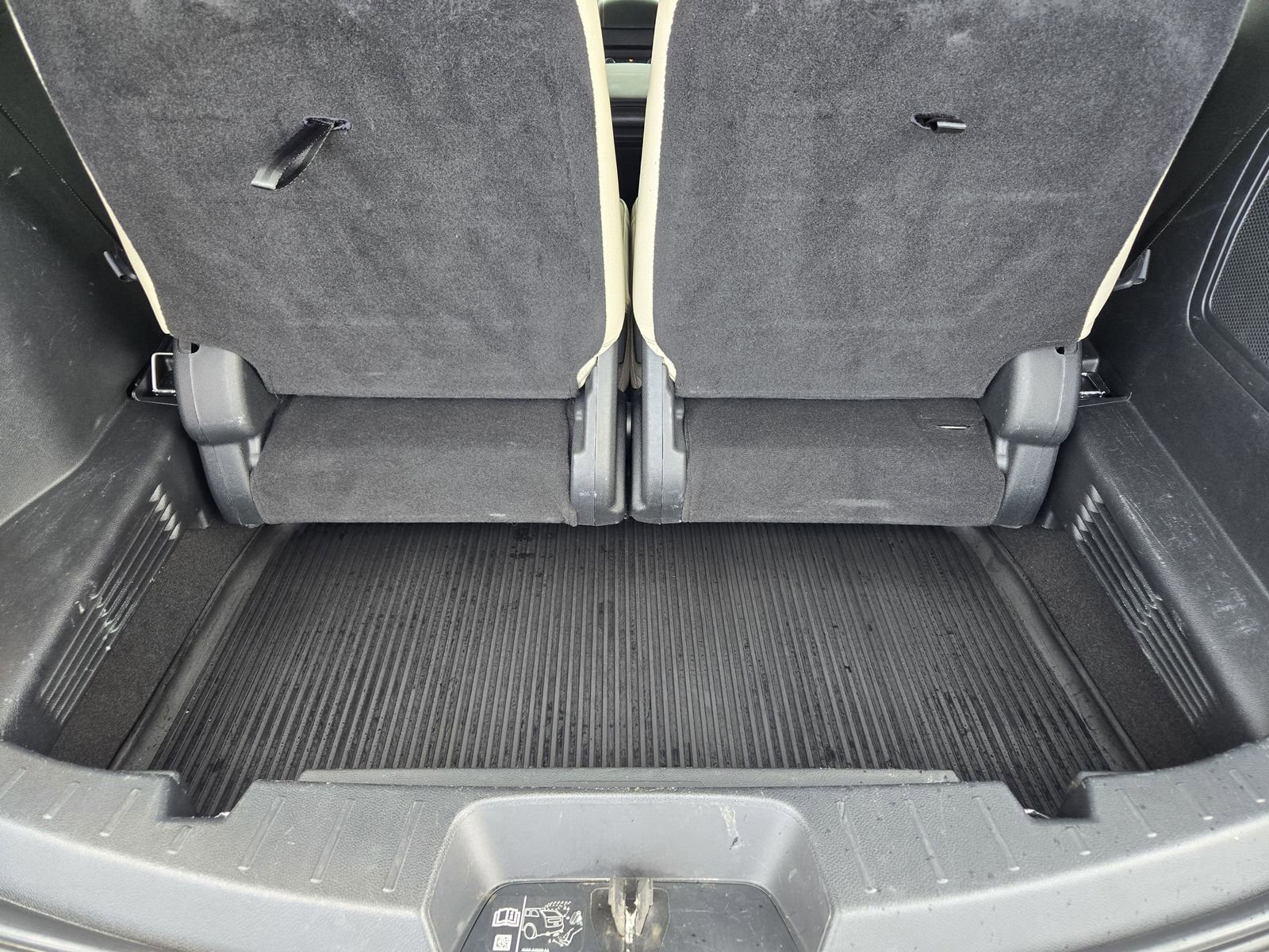 Used 2018 Ford Explorer Platinum image 32